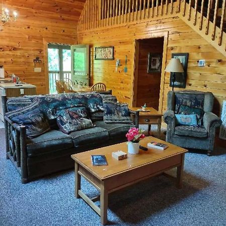 Beautiful 2 Bed Cabin With Hot Tub And Resort Pool Sevierville Kültér fotó