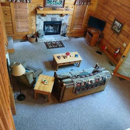 Beautiful 2 Bed Cabin With Hot Tub And Resort Pool Sevierville Kültér fotó