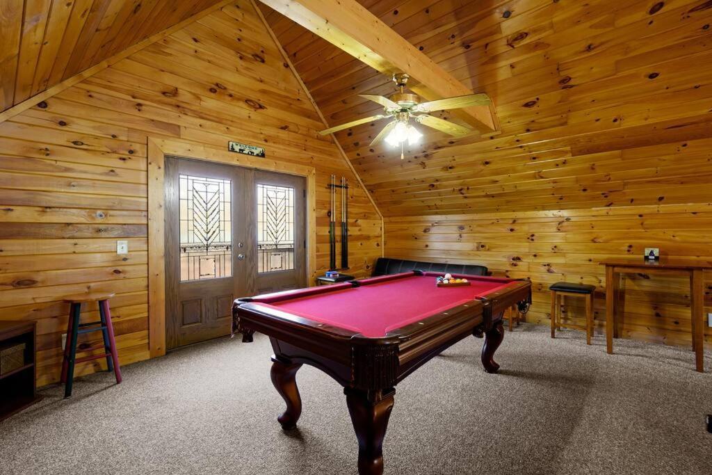 Beautiful 2 Bed Cabin With Hot Tub And Resort Pool Sevierville Kültér fotó