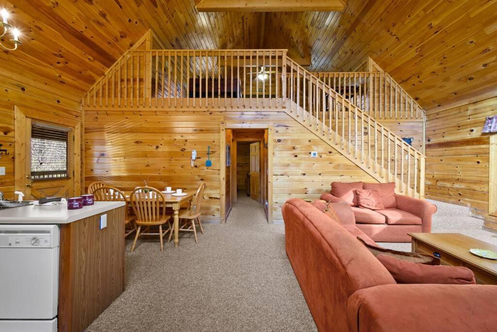 Beautiful 2 Bed Cabin With Hot Tub And Resort Pool Sevierville Kültér fotó