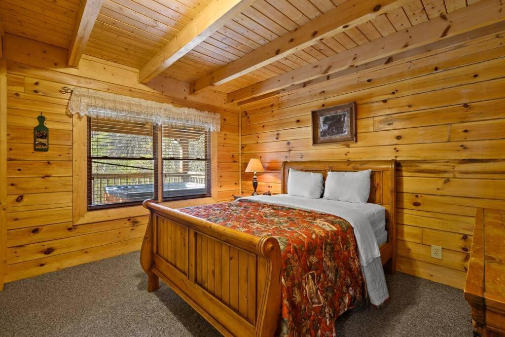 Beautiful 2 Bed Cabin With Hot Tub And Resort Pool Sevierville Kültér fotó