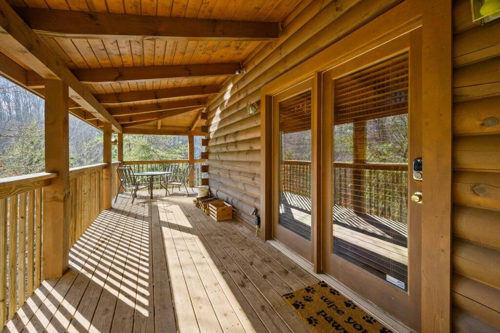 Beautiful 2 Bed Cabin With Hot Tub And Resort Pool Sevierville Kültér fotó