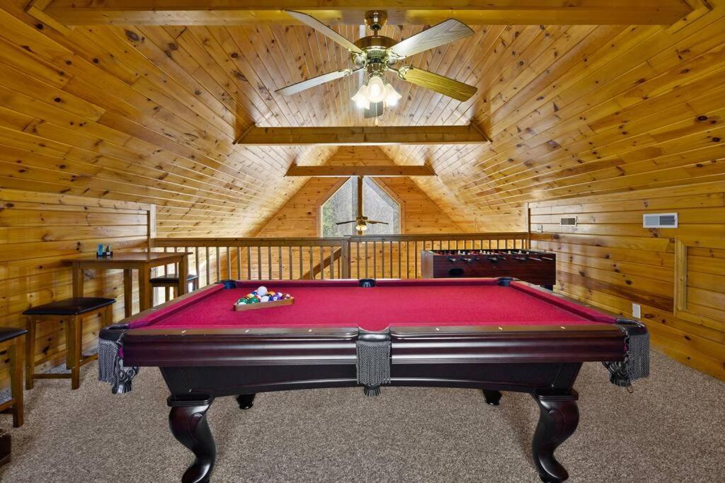 Beautiful 2 Bed Cabin With Hot Tub And Resort Pool Sevierville Kültér fotó