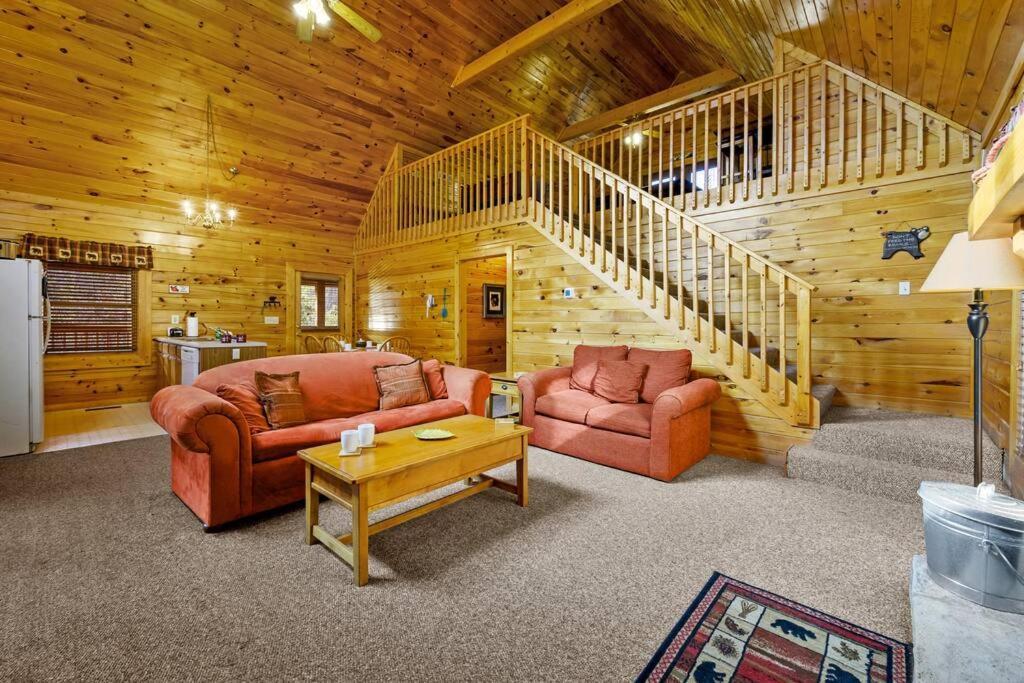 Beautiful 2 Bed Cabin With Hot Tub And Resort Pool Sevierville Kültér fotó