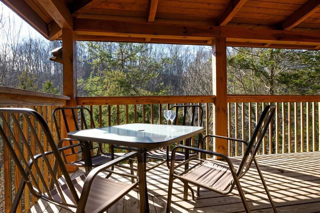 Beautiful 2 Bed Cabin With Hot Tub And Resort Pool Sevierville Kültér fotó