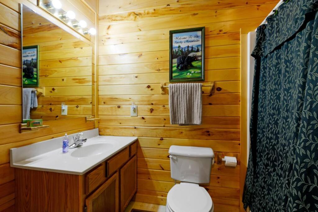 Beautiful 2 Bed Cabin With Hot Tub And Resort Pool Sevierville Kültér fotó