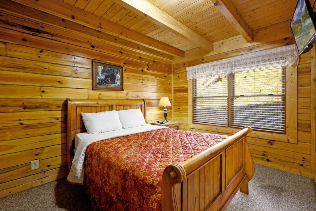 Beautiful 2 Bed Cabin With Hot Tub And Resort Pool Sevierville Kültér fotó