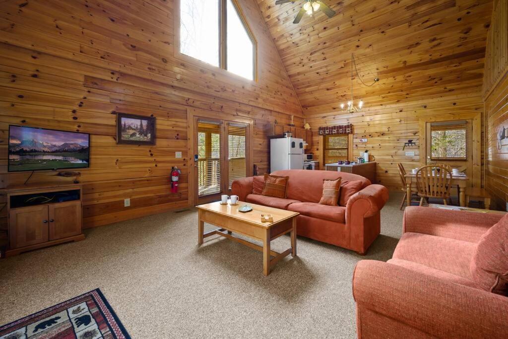 Beautiful 2 Bed Cabin With Hot Tub And Resort Pool Sevierville Kültér fotó