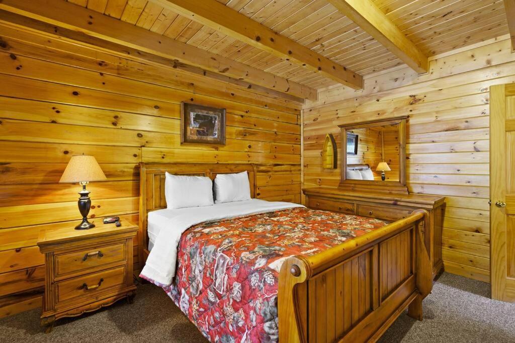 Beautiful 2 Bed Cabin With Hot Tub And Resort Pool Sevierville Kültér fotó