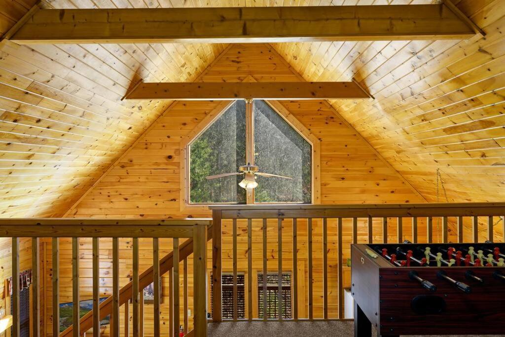 Beautiful 2 Bed Cabin With Hot Tub And Resort Pool Sevierville Kültér fotó