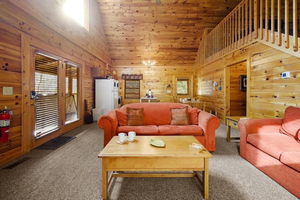 Beautiful 2 Bed Cabin With Hot Tub And Resort Pool Sevierville Kültér fotó