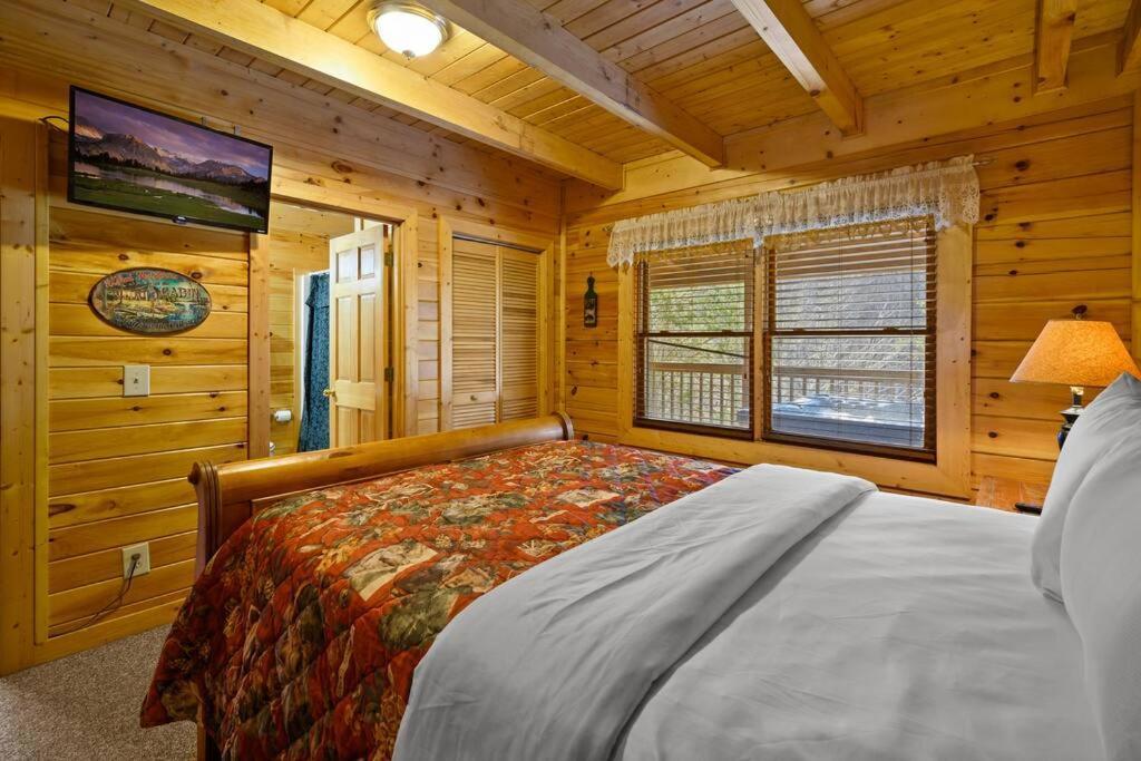 Beautiful 2 Bed Cabin With Hot Tub And Resort Pool Sevierville Kültér fotó