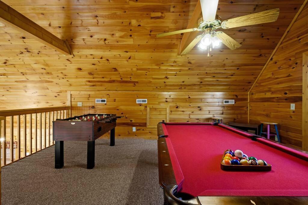 Beautiful 2 Bed Cabin With Hot Tub And Resort Pool Sevierville Kültér fotó